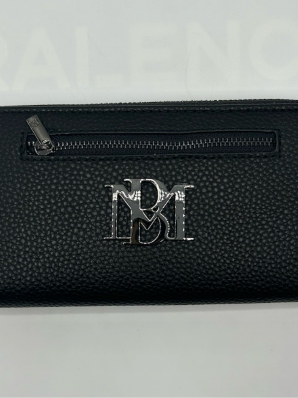 Badgley Mischka Black Pebbled Vegan Leather Zip Wallet